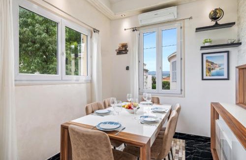 Lazaret House | Villa Nissarda, Maison Niçoise avec vue mer, parking, à 5 minutes du port