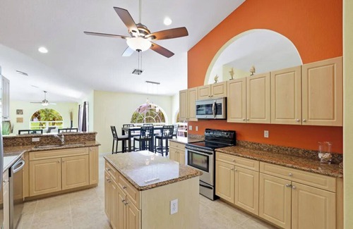 Pelican House | VILLA NO.1🇨🇭🇩🇪POOLVILLA AM KANAL/🇺🇸FAMILY FRIENDLY POOL VILLA CANAL FRONT