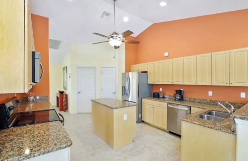 Pelican House | VILLA NO.1🇨🇭🇩🇪POOLVILLA AM KANAL/🇺🇸FAMILY FRIENDLY POOL VILLA CANAL FRONT