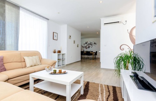 Popovici Villa | Villa Oasis Cypress - Three Bedroom Villa with Terrace and Swimming Pool