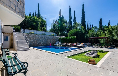 Popovici Villa | Villa Oasis Cypress - Three Bedroom Villa with Terrace and Swimming Pool