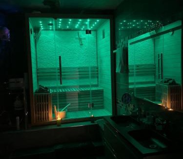 Villemoisson-sur-Orge Villa | Villa Oasis près de Paris avec Piscine Chauffée, Sauna et Jacuzzi pour 15 Personnes