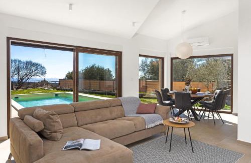 Peruski Villa | Villa Ogradina near Pula with sea view for 5 persons only 3 km from the Beach