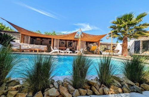 Langlade Villa | Villa oliva jacuzzi sauna piscine chauffée