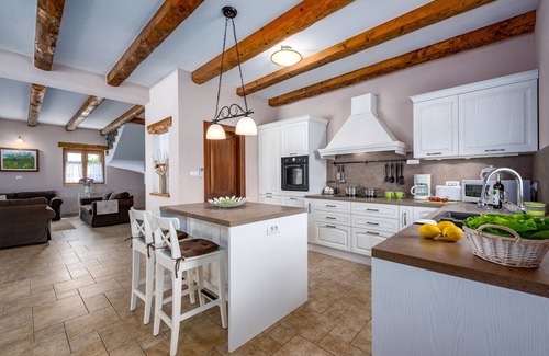 Filipana Villa | Villa Oliveta - Relaxing Family Getaway on 23,000 m2 Property with Olive Trees