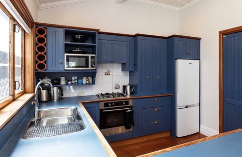 New Plymouth Villa | Villa on Courtenay - A short stroll to The CBD