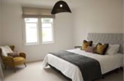 Martinborough House | Villa on Daniel - Sleeps 8 with pool