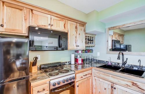 Alexandria Condo | Villa on Lake Darling: Fire Pit, Kayaks + Dock!