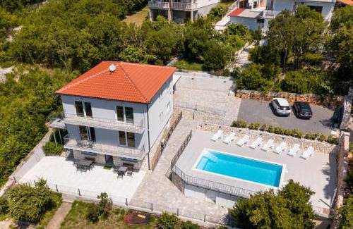 Povile Villa | Villa Opera