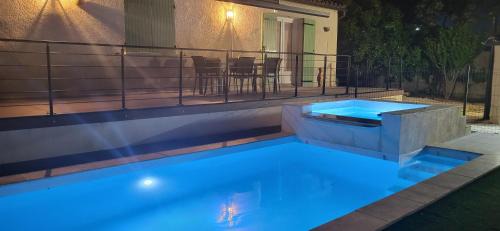 Montaren-et-Saint-Mediers Villa | Villa Piscine vue dégagée