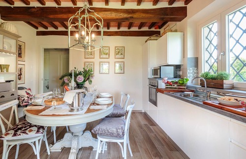 Lucca Historical Center Villa | VILLA PEMOLA a Luxury Farmhouse with Garden and bikes in Lucca Town