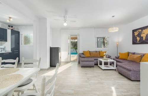 Radini House | Villa Pendolina with Private Pool and Jacuzzi