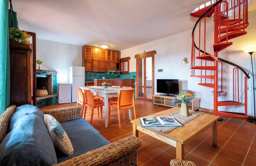 Trinita d'Agultu e Vignola Villa | Villa 'Pentavano White House' with Private Terrace, Wi-Fi and Air Conditioning