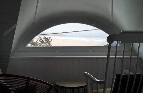 Pentrez House | Villa perched on the cliff, sea view