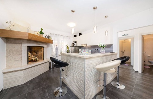 Brnobici Villa | Villa Petra - Charming villa near Porec, with private pool, sauna and jacuzzi