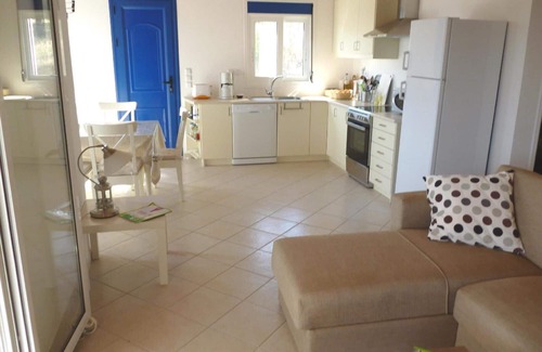 Pylos-Nestoras House | Villa "Pilias" with a view of the water