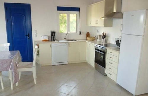 Pylos-Nestoras House | Villa "Pilias" with a view of the water