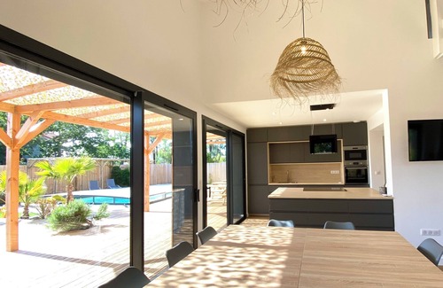 Andernos-les-Bains Villa | Villa Pins&spa 15P Near Ocean Bassin D'arcachon Pool and Jacuzzi