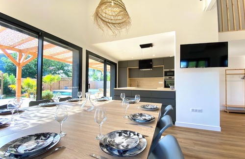 Andernos-les-Bains Villa | Villa Pins&spa 15P Near Ocean Bassin D'arcachon Pool and Jacuzzi