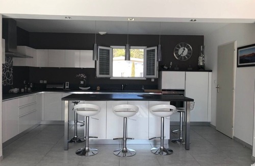 Cairanne House | VILLA PLAN FOOT 4 BEDROOMS IN CAIRANNE, ON THE WINE ROUTE.