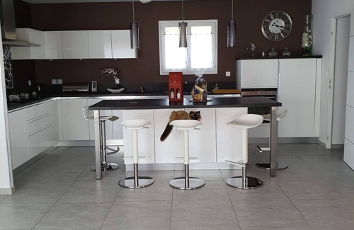 Cairanne House | VILLA PLAN FOOT 4 BEDROOMS IN CAIRANNE, ON THE WINE ROUTE.