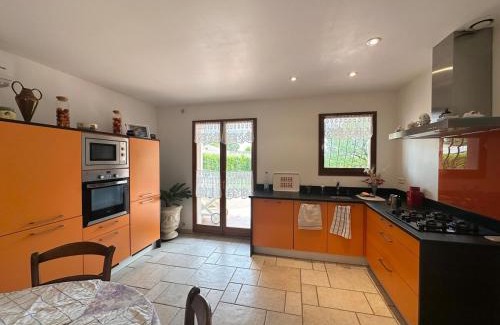 Lunel House | Villa pour 8 avec clim et parking proche de la mer