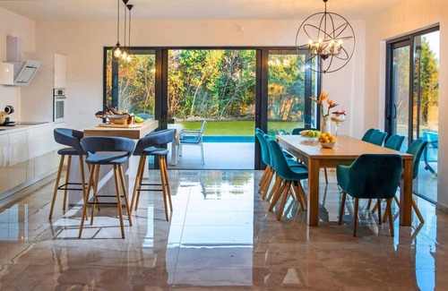 Petraca Villa | Villa Primavera with Swimming Pool