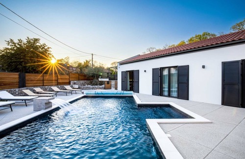 Gostinjac Villa | Villa Primus with heated pool & Jacuzzi