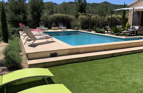 Peypin Villa | Villa private swimming pool aquabike electric bicycles table football ping pong