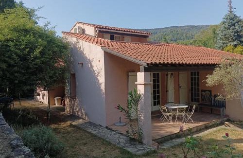 Belgentier House | Villa provençale au calme entourée de verdure, animaux de compagnie acceptés !