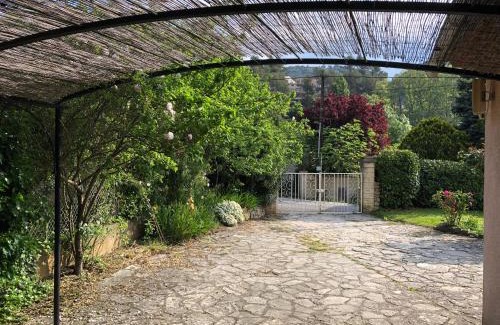 Belgentier House | Villa provençale au calme entourée de verdure, animaux de compagnie acceptés !