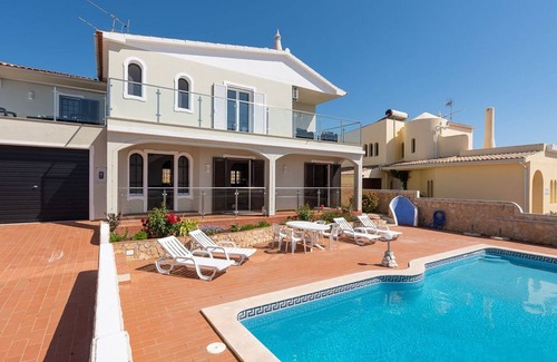 Albufeira Villa | Villa Quinta Jolu - 4 Bed private Villa with pool close to shopping and.