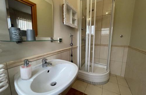 Koscierzyna Hotel | Villa Regina - Spokojna okolica - 100 metrów od lasu - blisko szpitala