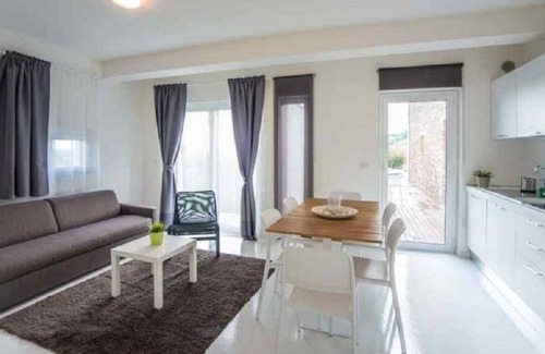 Notaresco Apartment | VILLA RENZO modern apartment in a country house a few minutes from the coast