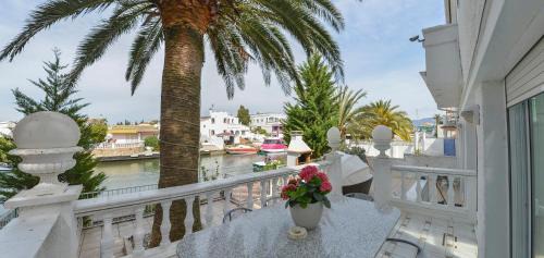 Empuriabrava House | Villa Requesens on Canal