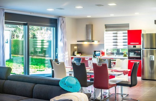 Marasi Villa | Villa Resjuni - Three Bedroom Villa, Sleeps 8