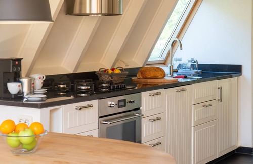 Hellendoorn House | Villa Retreat With Pets