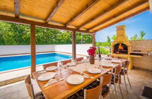 Ripenda Verbanci House | Villa Ripenda, a private Istrian haven with a pool