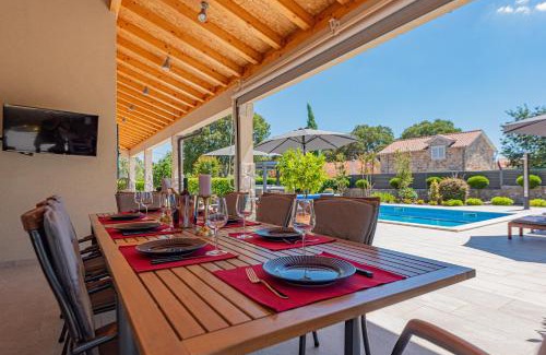 Drnis Villa | Villa Romansa Miljevci near Krka National Park