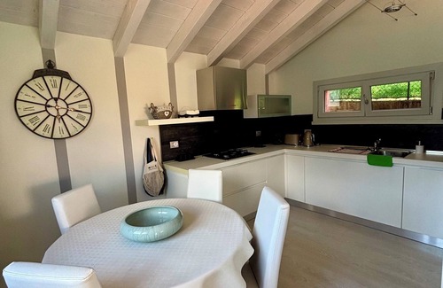 Colonno Villa | Villa Rosa privatevilla balcony, terrace, gardens, pool-fully air conditioned.