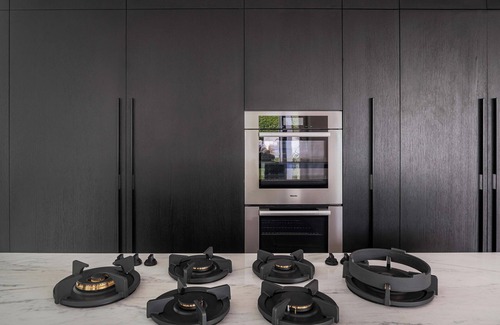 The Flats Villa | Villa Royale by LuxJB 🏆 9 BDR Mansion w Pickleball Basketball Court & Mini Golf