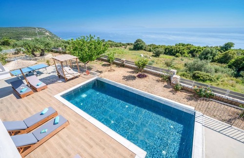 Plateies Villa | Villa Roz by Villa Plus
