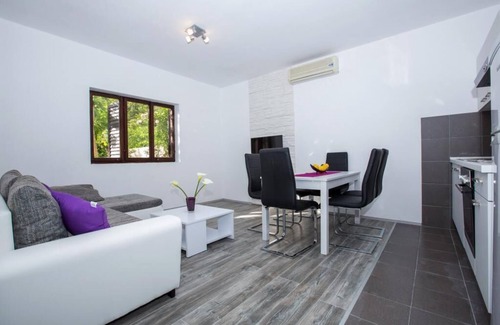 Rozat Apartment | Villa Roza- Two-Bedroom Apartment