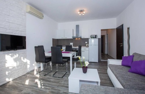 Rozat Apartment | Villa Roza- Two-Bedroom Apartment