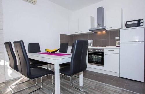 Rozat Apartment | Villa Roza- Two-Bedroom Apartment