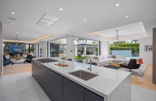 The Flats Villa | Villa Ruya by LuxJB 🏆 Beverly Hills Flats Mega Mansion 🏆 Cinema 🏆 Gym 🏆 Sauna