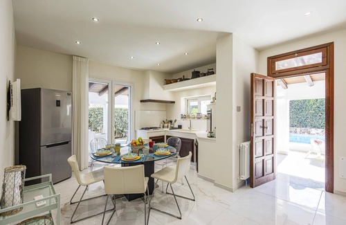 Carrozziere Villa | Villa Sacramento by Villa Plus