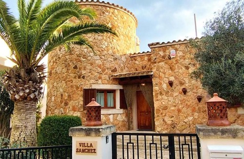 Santanyi Villa | Villa Sanchez in Strandnähe mit Pool, Jacuzzi, Klima, WiFi, Gas BBQ