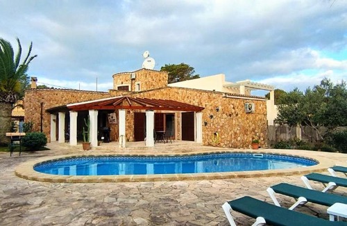 Santanyi Villa | Villa Sanchez in Strandnähe mit Pool, Jacuzzi, Klima, WiFi, Gas BBQ