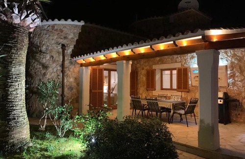 Santanyi Villa | Villa Sanchez in Strandnähe mit Pool, Jacuzzi, Klima, WiFi, Gas BBQ